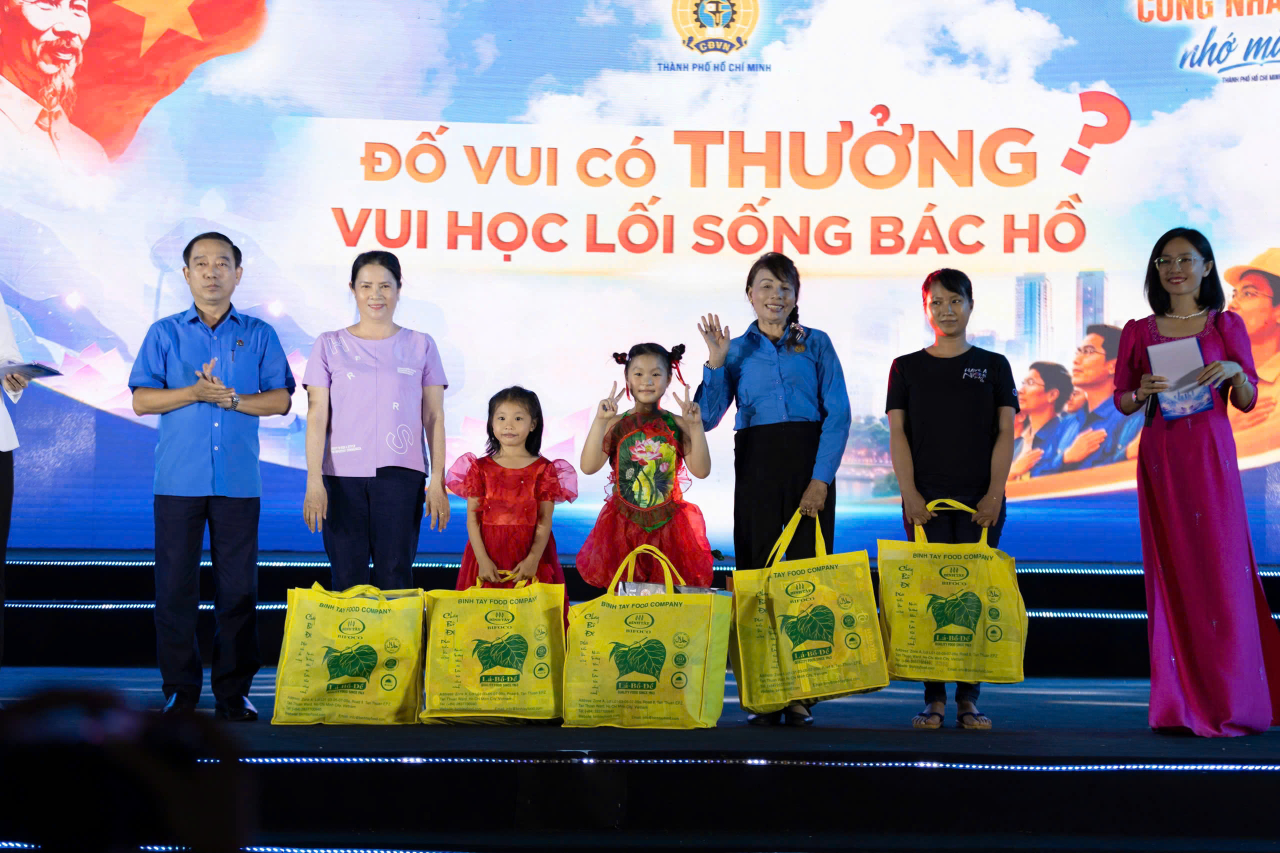 Xã hội (Social)